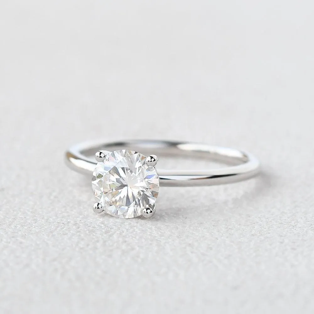 1.0ct Round Cut Moissanite Classic Solitaire Ring