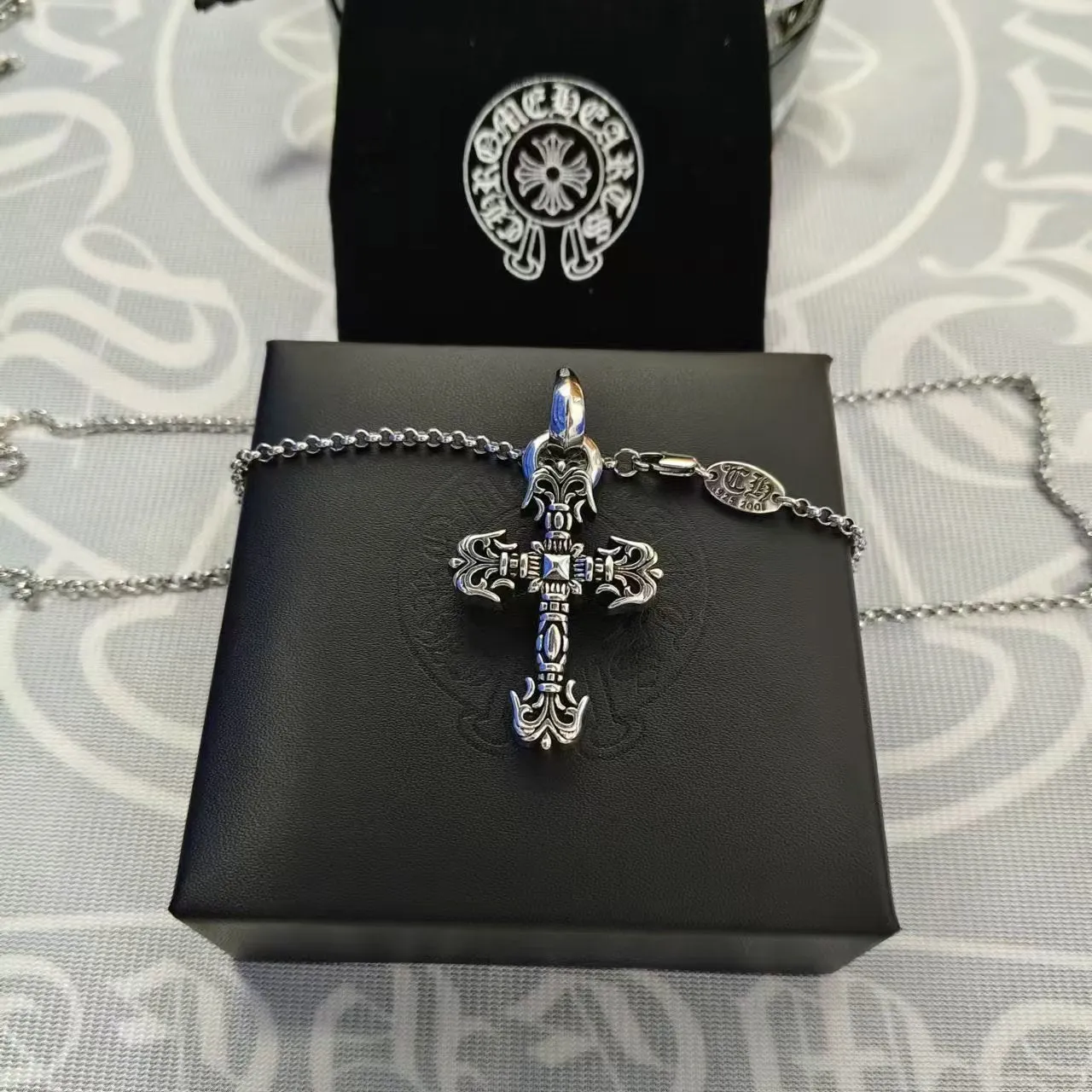 chrome hearts cross cross flower diamond frame necklace