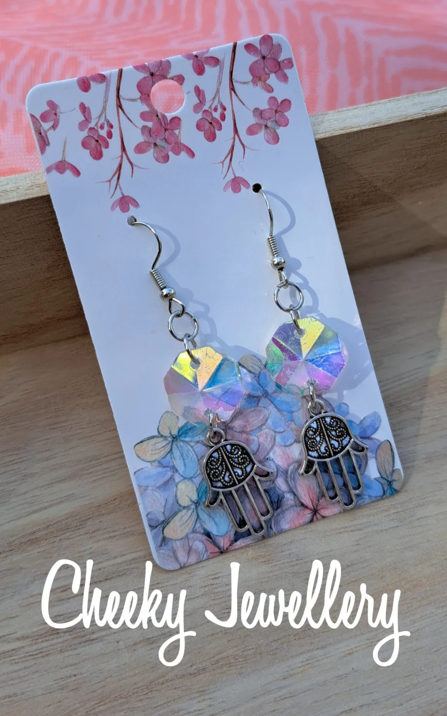 Hamsa hand earrings with hex crystals, Light wright jewellery, all so cute. Filigree earrings, dangly earrings.