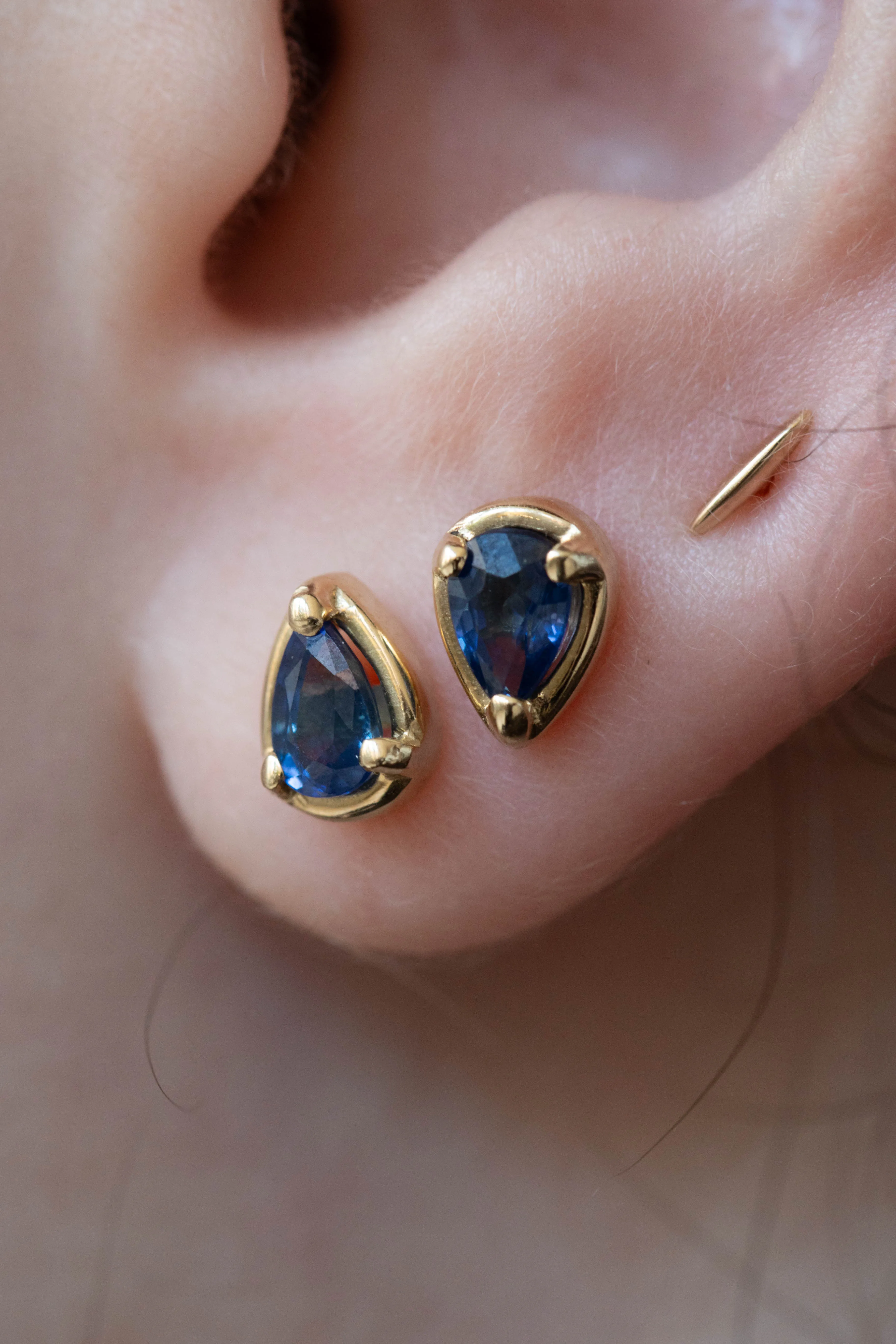 Kathryn Bentley | Teardrop Studs in Blue Sapphire