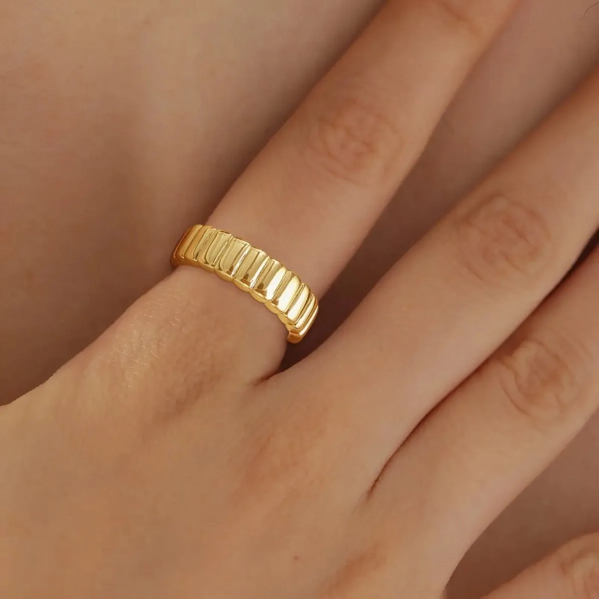 Kyerlyn Gold Stripe Rings Size 6-9