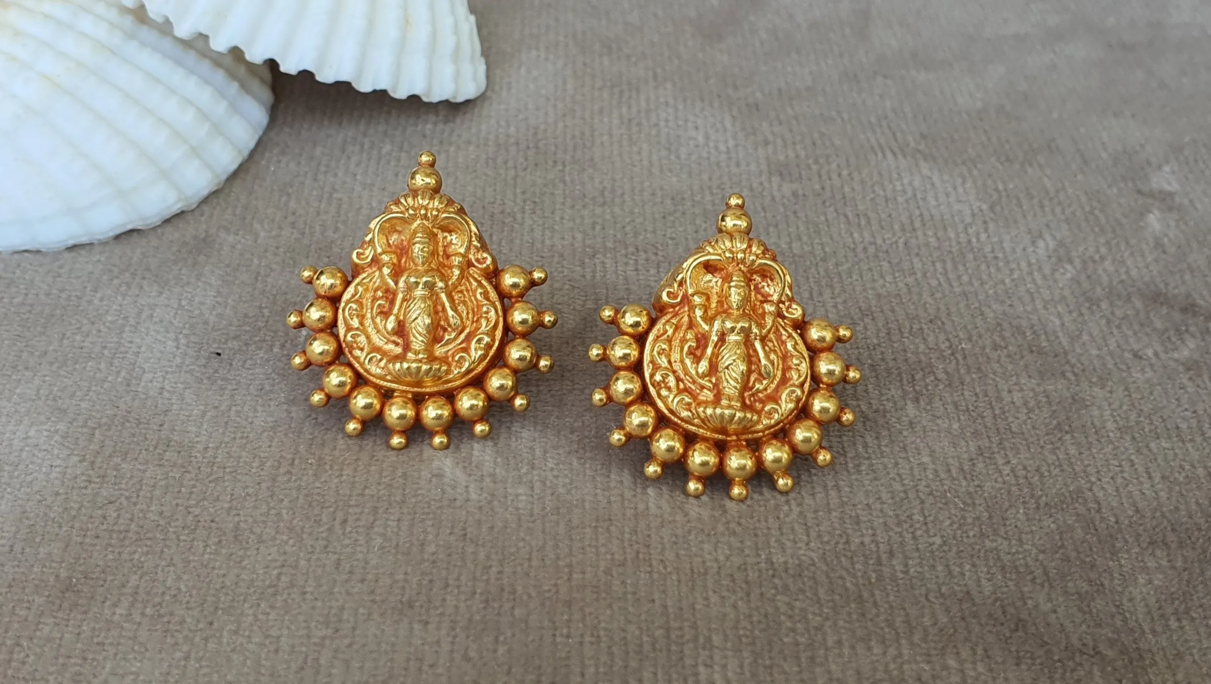 Lakshmi Nagara Pendant Set