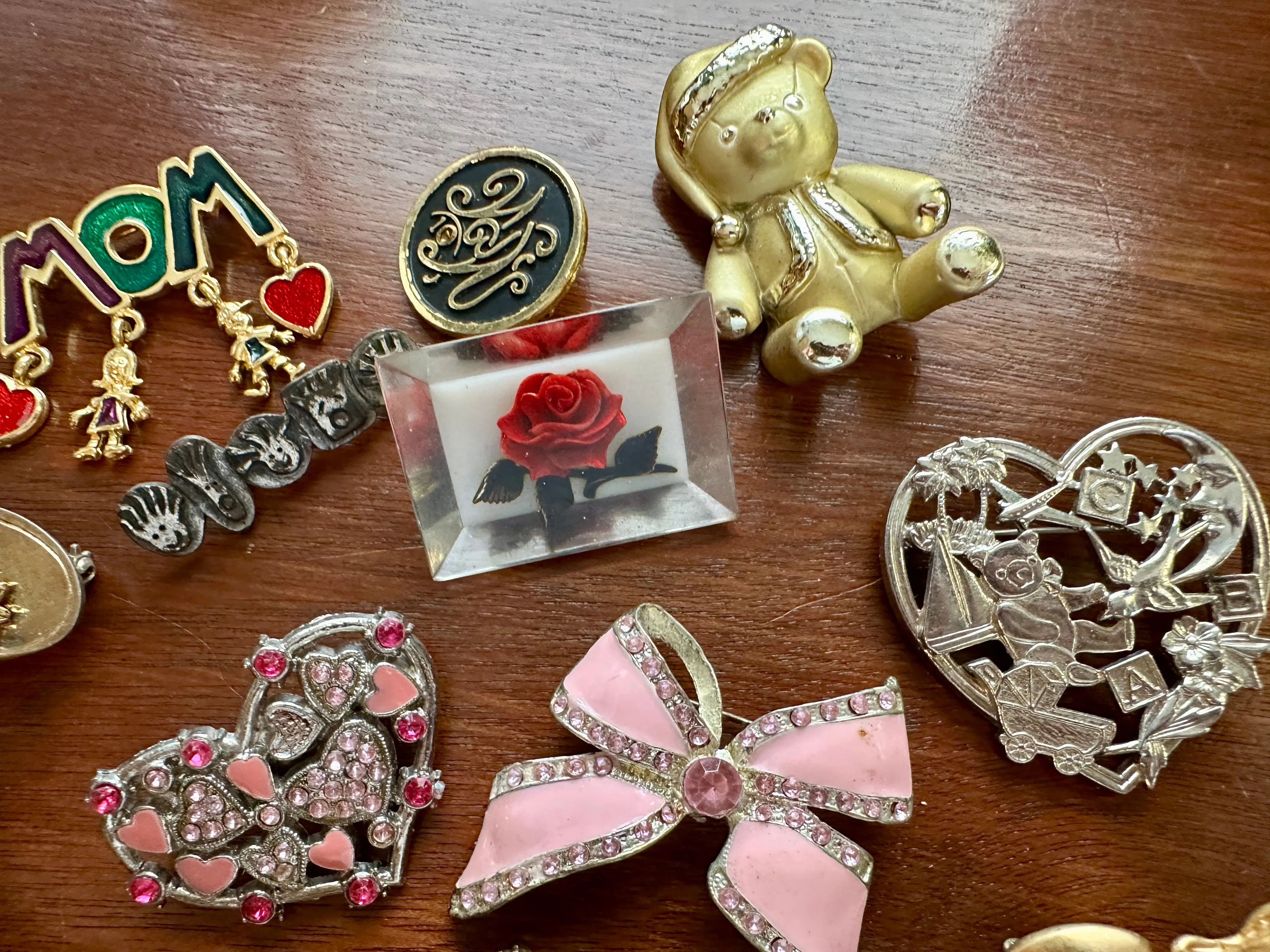 Lot of Brooches Pins Ribbons Hearts Teddy Bears Rose Sweet Fun & More