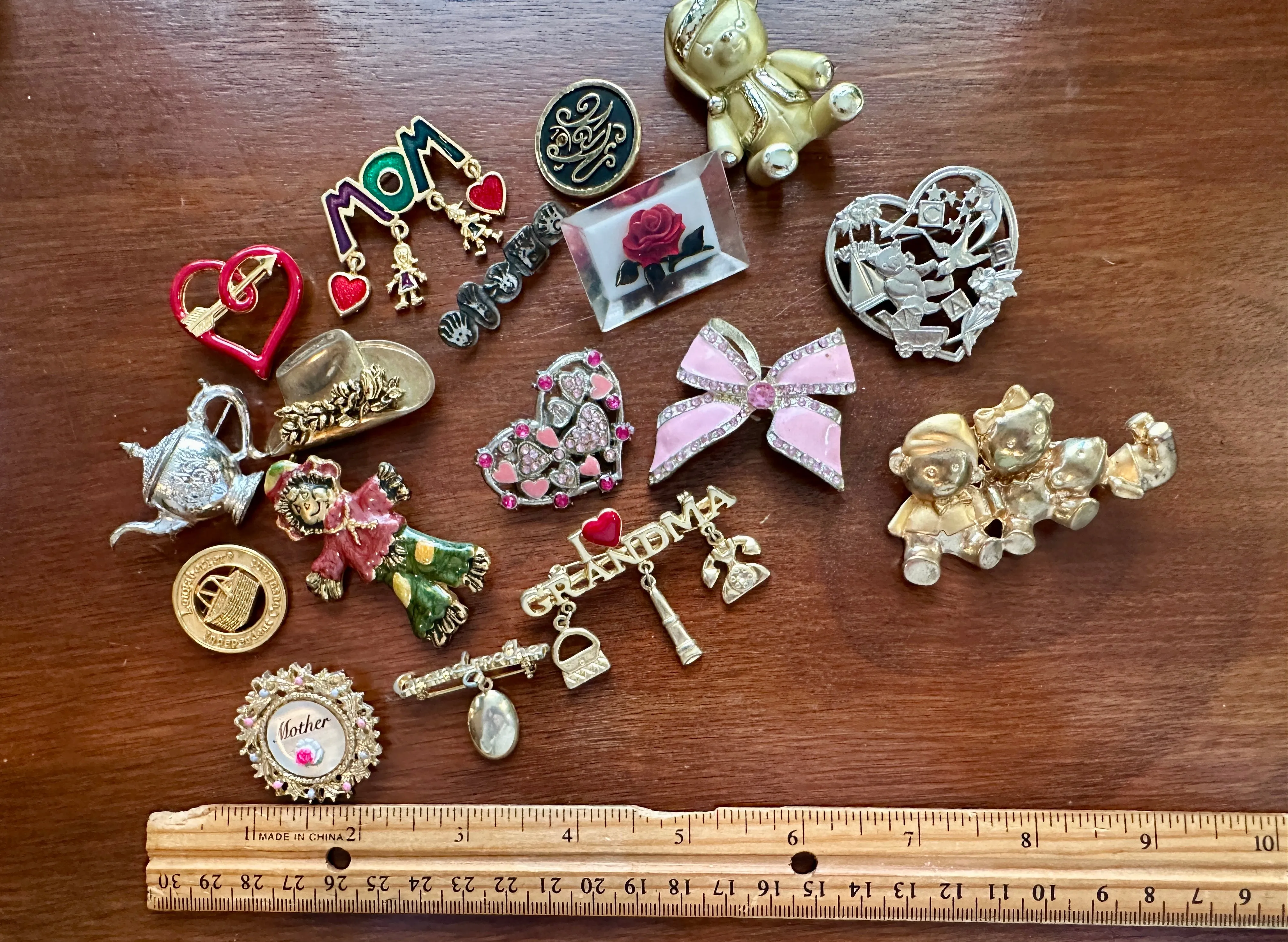 Lot of Brooches Pins Ribbons Hearts Teddy Bears Rose Sweet Fun & More