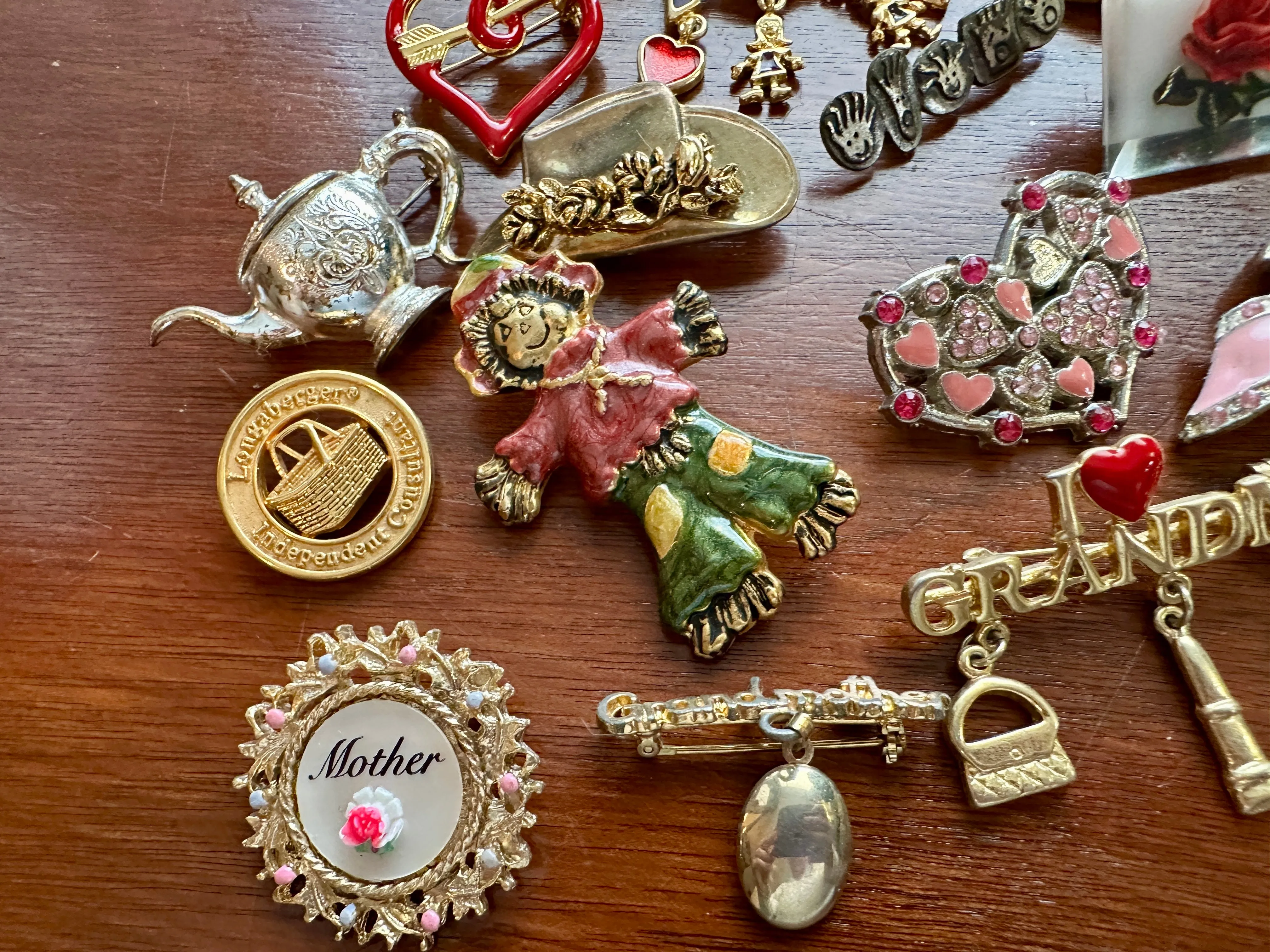 Lot of Brooches Pins Ribbons Hearts Teddy Bears Rose Sweet Fun & More