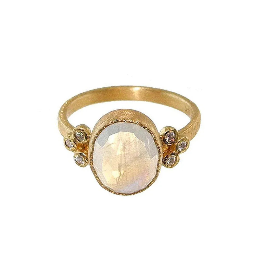 Moonstone Ring 18k Gold