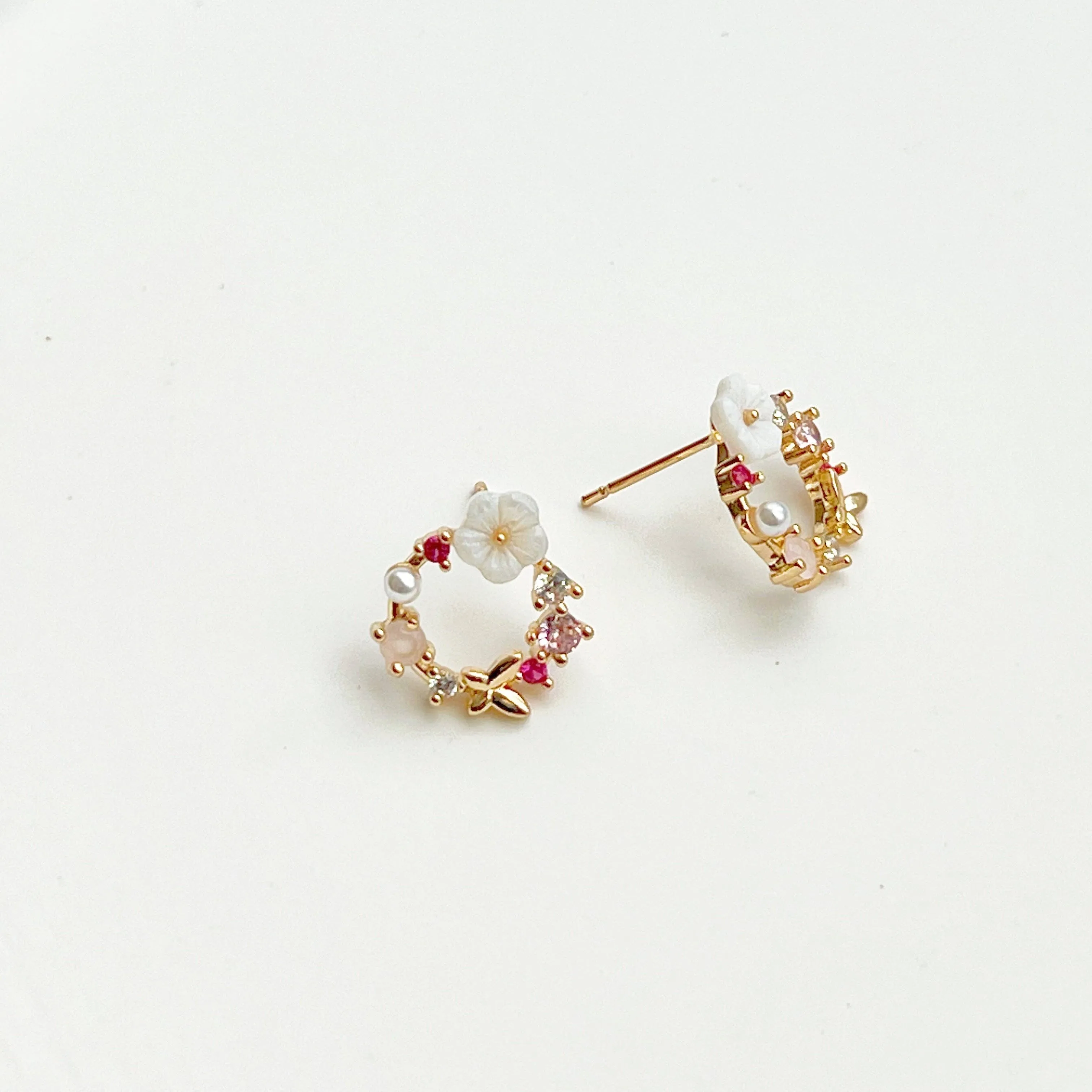 Ninaouity Gold Flower Wreath Earrings - with Pink Crystal Mini Pearl: Earrings