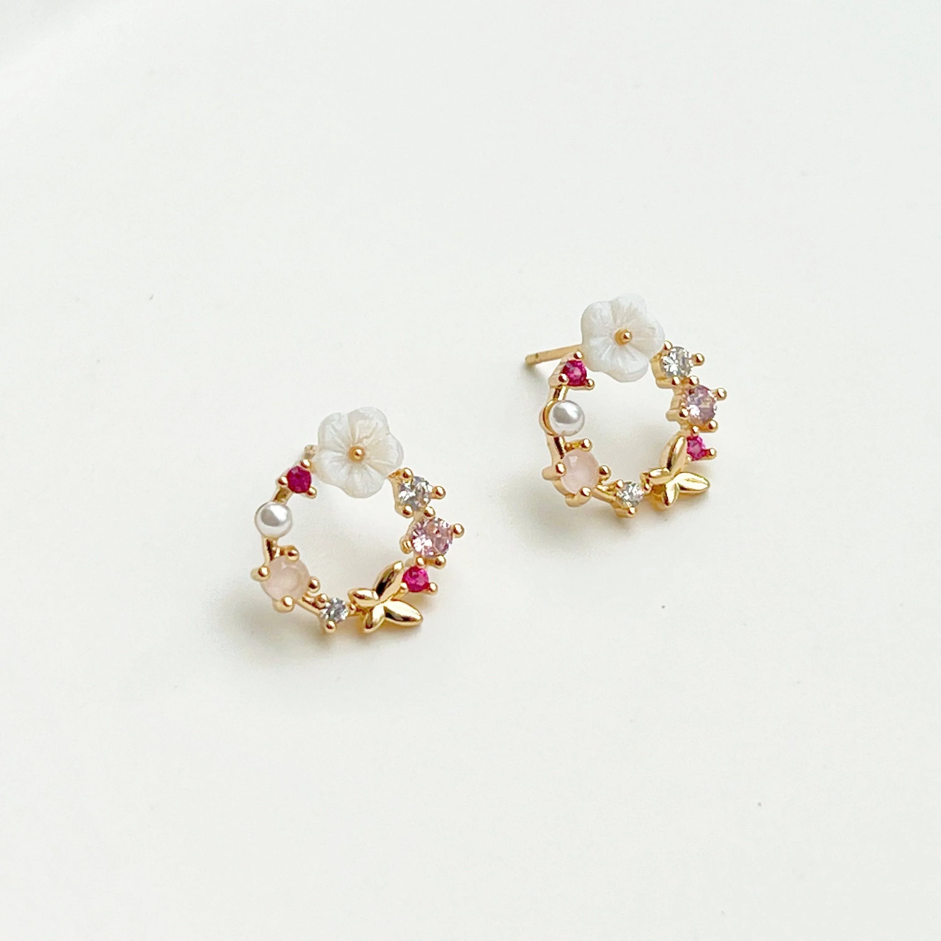 Ninaouity Gold Flower Wreath Earrings - with Pink Crystal Mini Pearl: Earrings