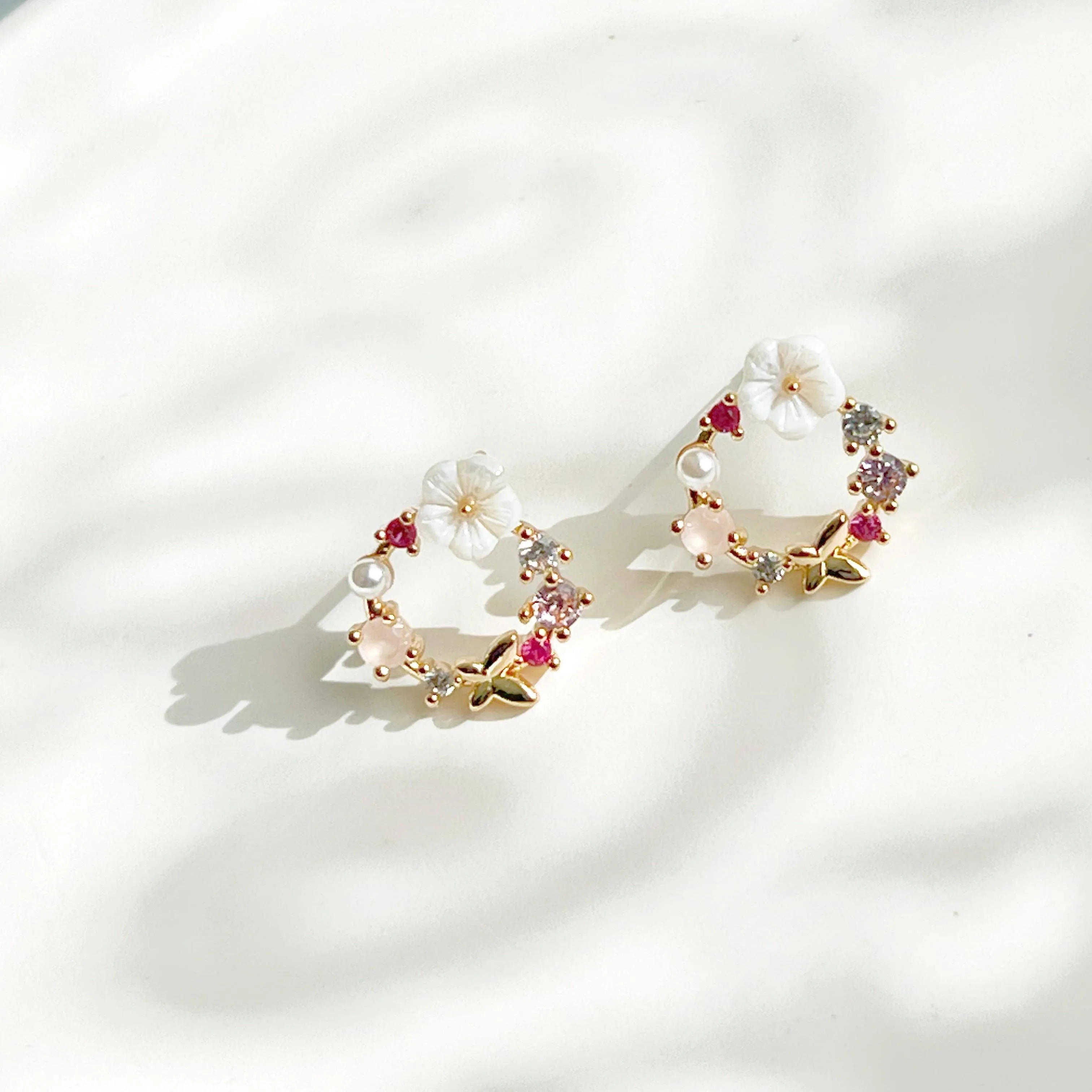 Ninaouity Gold Flower Wreath Earrings - with Pink Crystal Mini Pearl: Earrings