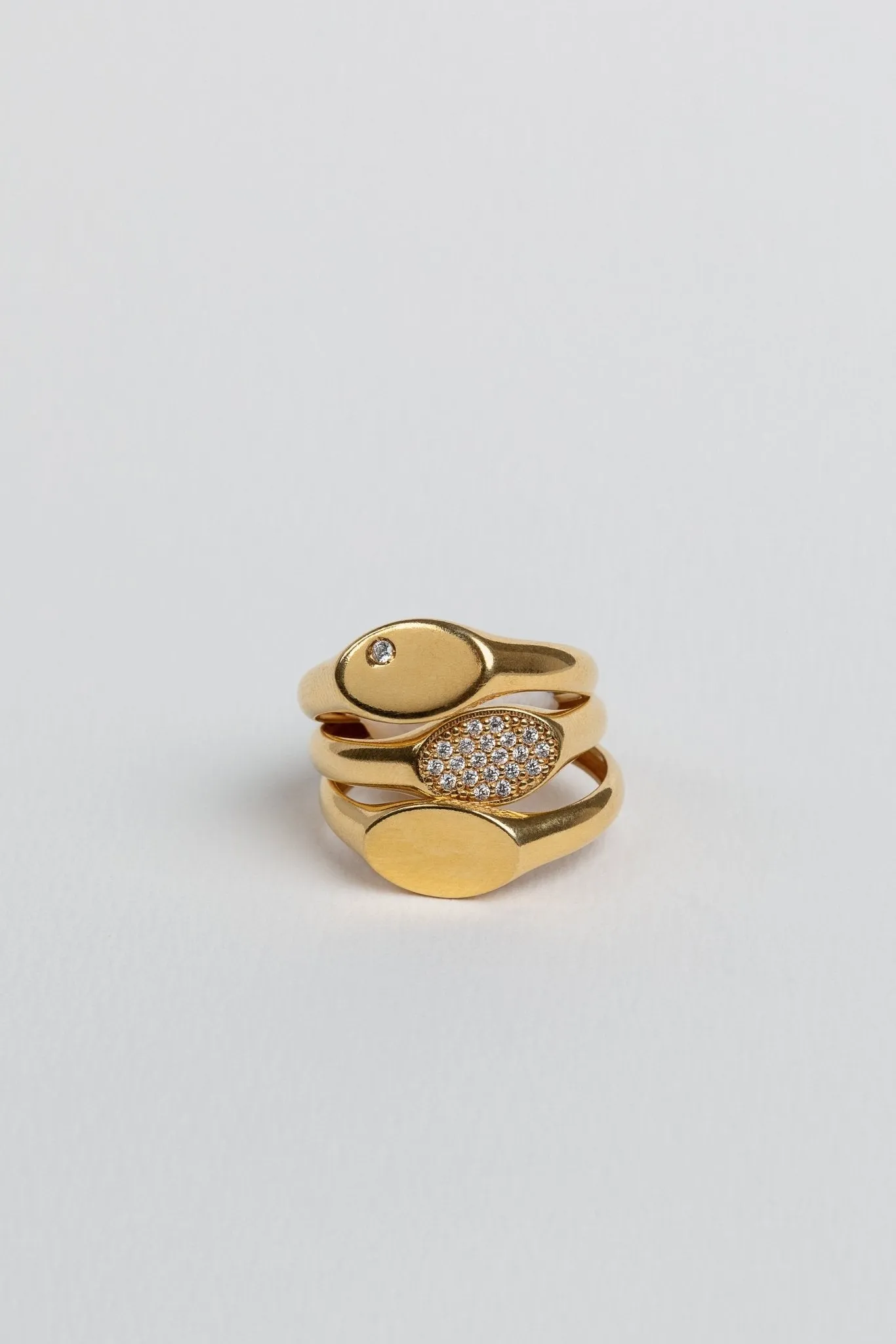 Oval essential signet ring