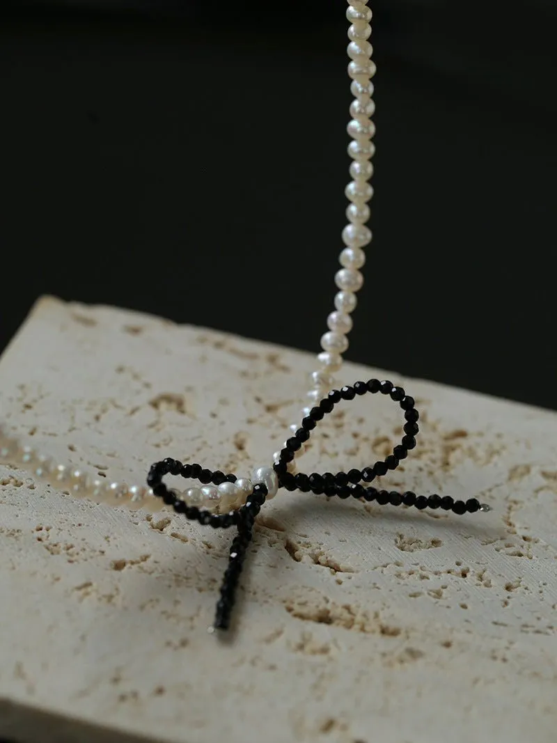 Rice Pearl Clavicle Chain Black Spinel Bow Necklace