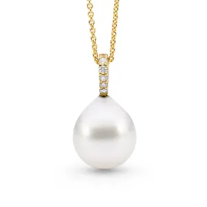 Scalloped Diamond Pearl Pendant